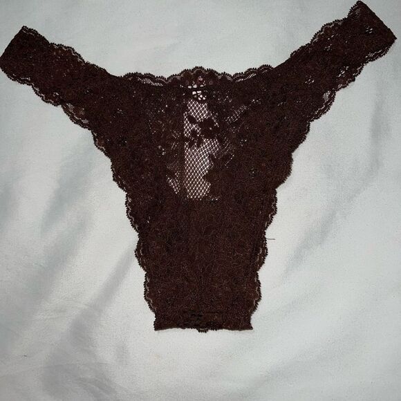 NWT- FALL 2025 VICTORIA’S SECRET DREAM ANGELS
Lace Brazilian Panty- size MEDIUM - Picture 7 of 8